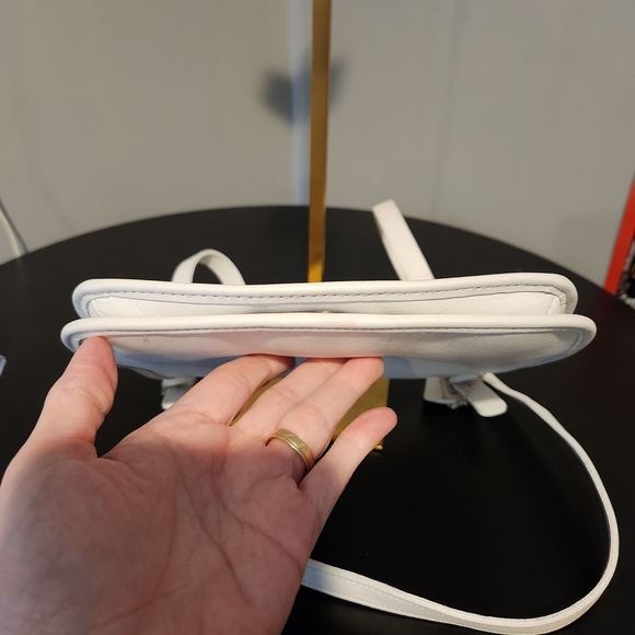 Vintage Coach 2001 White Small Hippie Crossbody - Picture 4 of 10